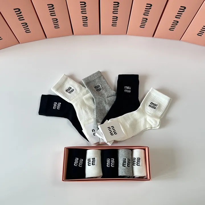 スーパーコピー ミュウミュウ 靴下