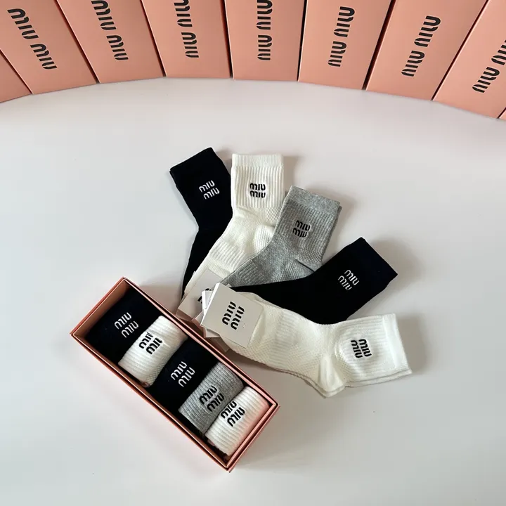 スーパーコピー ミュウミュウ 靴下