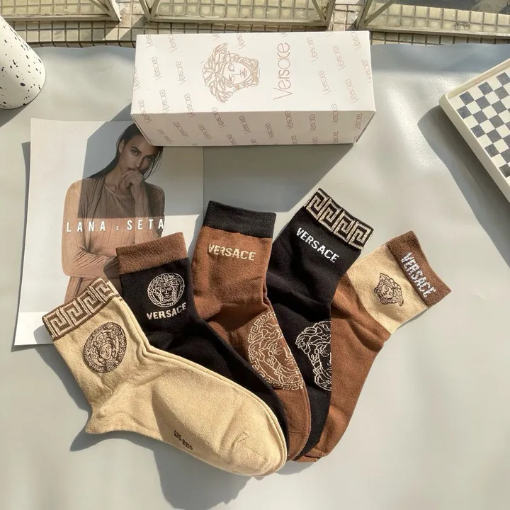 スーパーコピー ヴェルサーチ 靴下