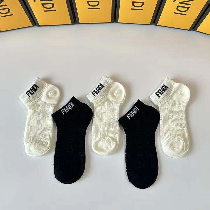 スーパーコピー フェンディ 靴下