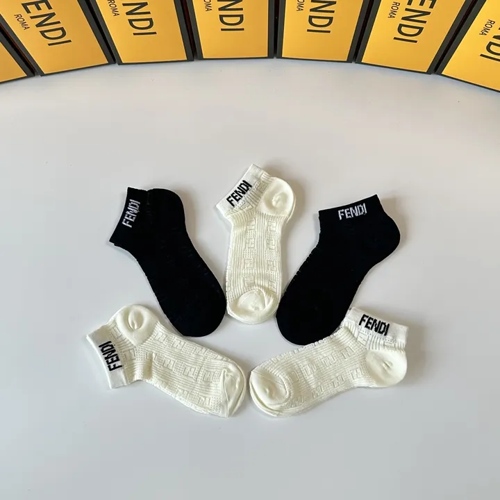 スーパーコピー フェンディ 靴下