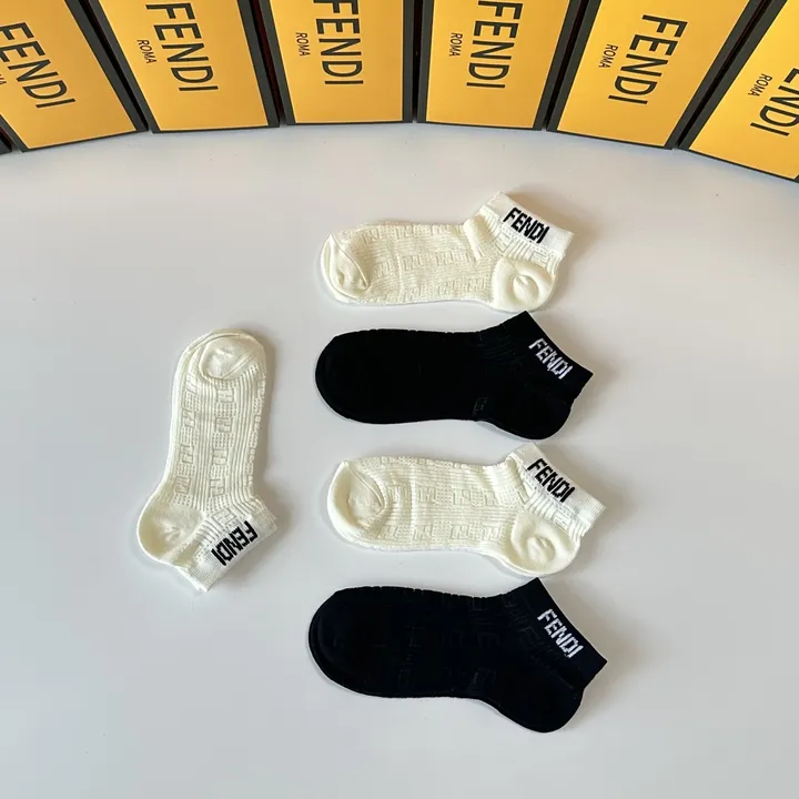 スーパーコピー フェンディ 靴下