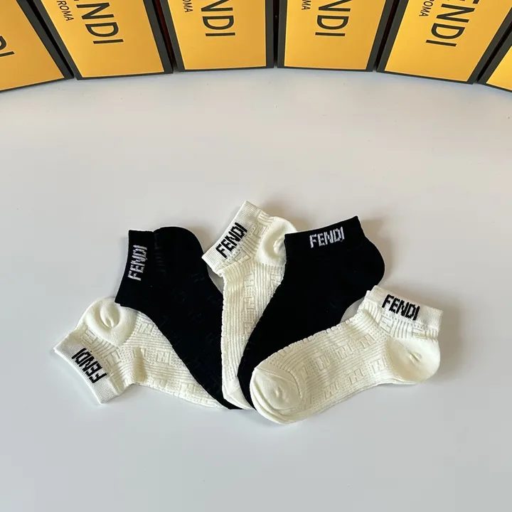 スーパーコピー フェンディ 靴下