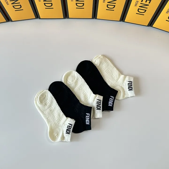 スーパーコピー フェンディ 靴下