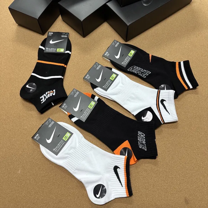 スーパーコピー ミュウミュウ 靴下