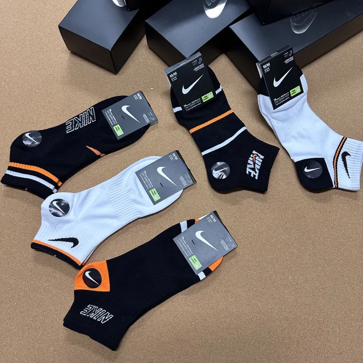 スーパーコピー ミュウミュウ 靴下