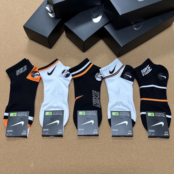 スーパーコピー ミュウミュウ 靴下