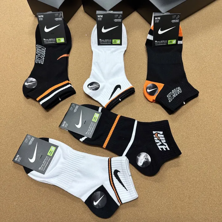 スーパーコピー ミュウミュウ 靴下