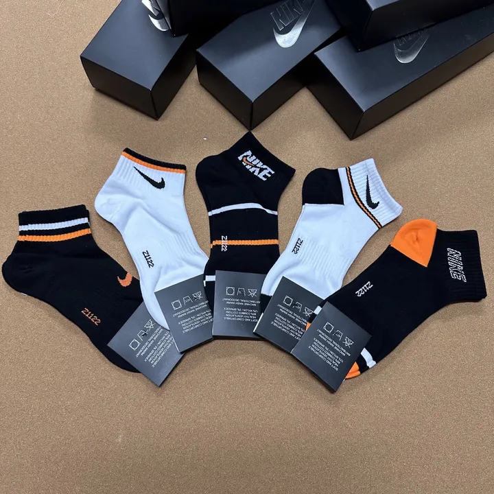 スーパーコピー ミュウミュウ 靴下