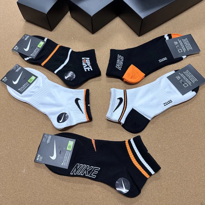 スーパーコピー ミュウミュウ 靴下