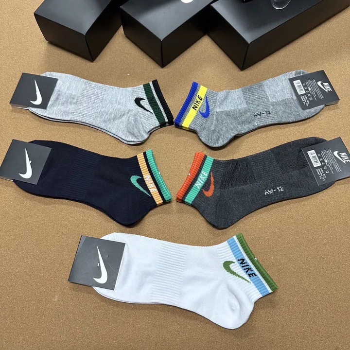 スーパーコピー ミュウミュウ 靴下