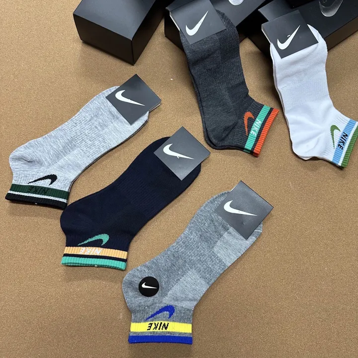 スーパーコピー ミュウミュウ 靴下