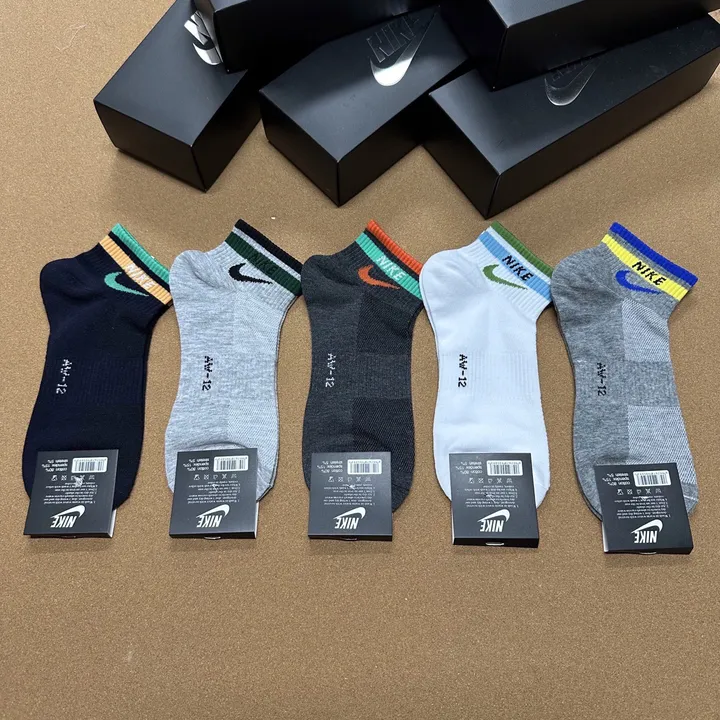 スーパーコピー ミュウミュウ 靴下