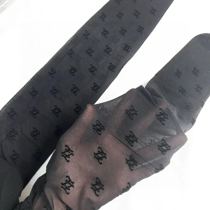 スーパーコピー フェンディ 靴下