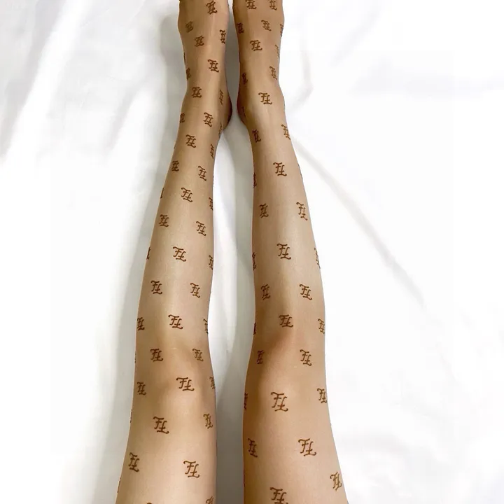 スーパーコピー フェンディ 靴下