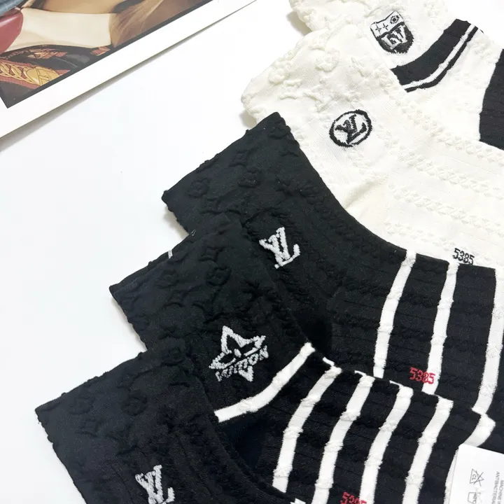 スーパーコピー ルイヴィトン 靴下