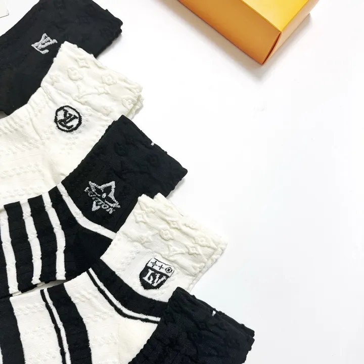 スーパーコピー ルイヴィトン 靴下