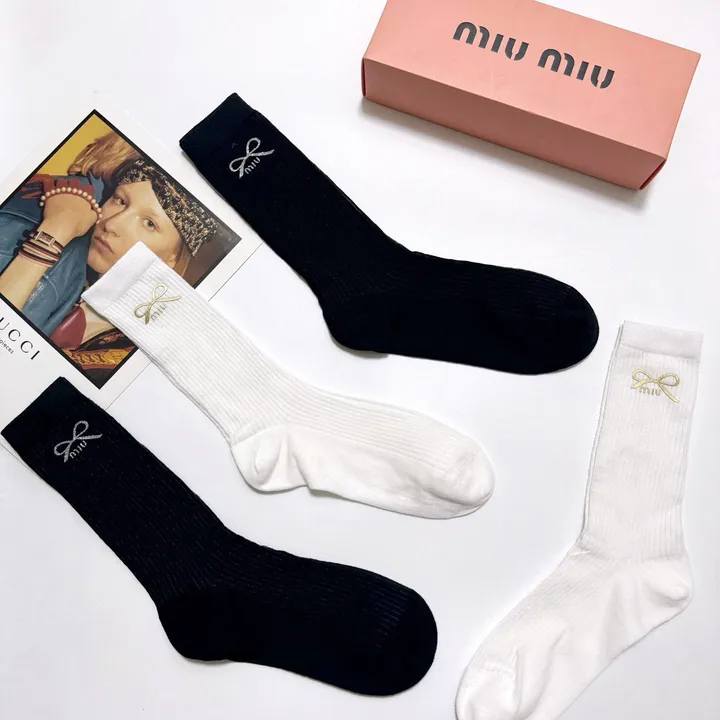 スーパーコピー ミュウミュウ 靴下