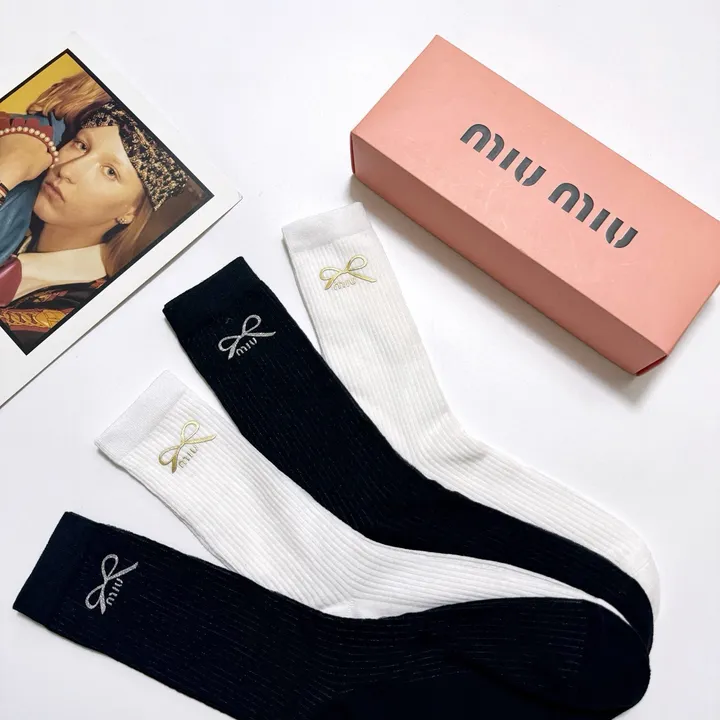 スーパーコピー ミュウミュウ 靴下