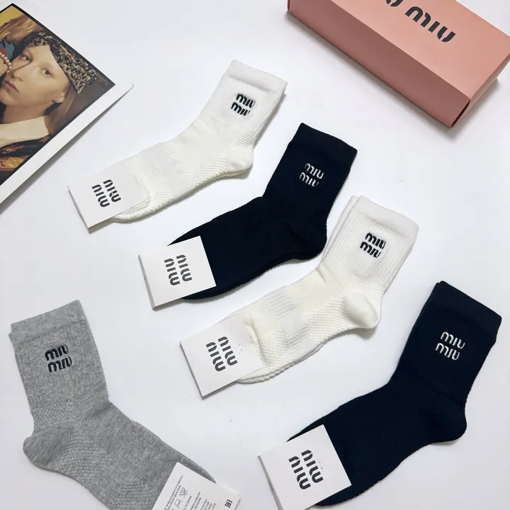 スーパーコピー ミュウミュウ 靴下