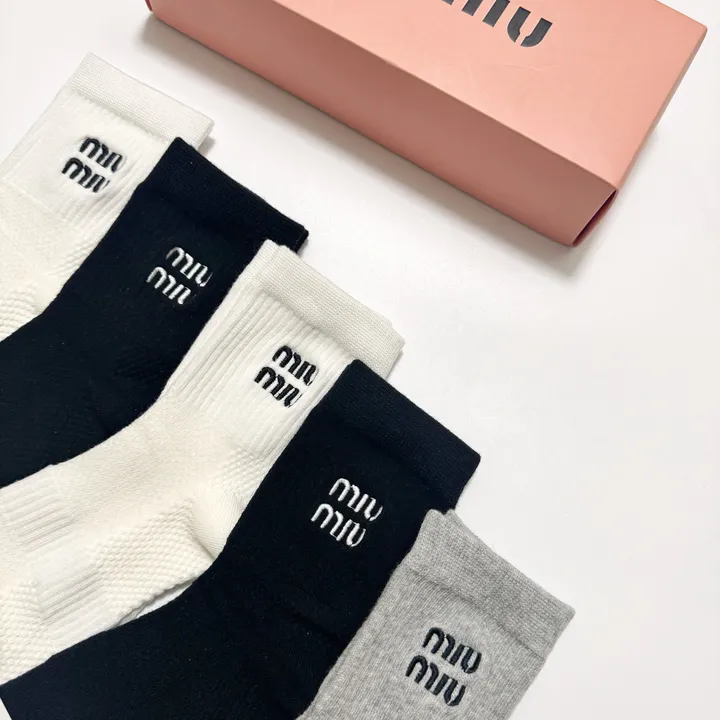 スーパーコピー ミュウミュウ 靴下