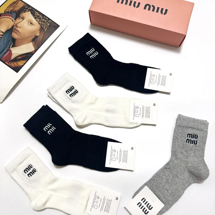 スーパーコピー ミュウミュウ 靴下