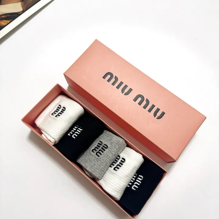 スーパーコピー ミュウミュウ 靴下