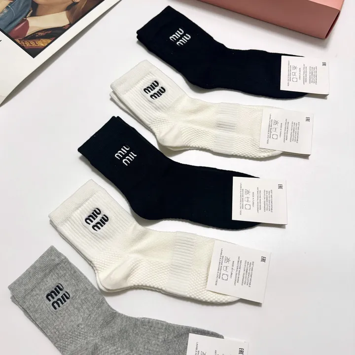 スーパーコピー ミュウミュウ 靴下