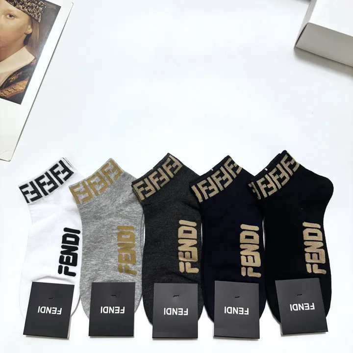 スーパーコピー フェンディ 靴下