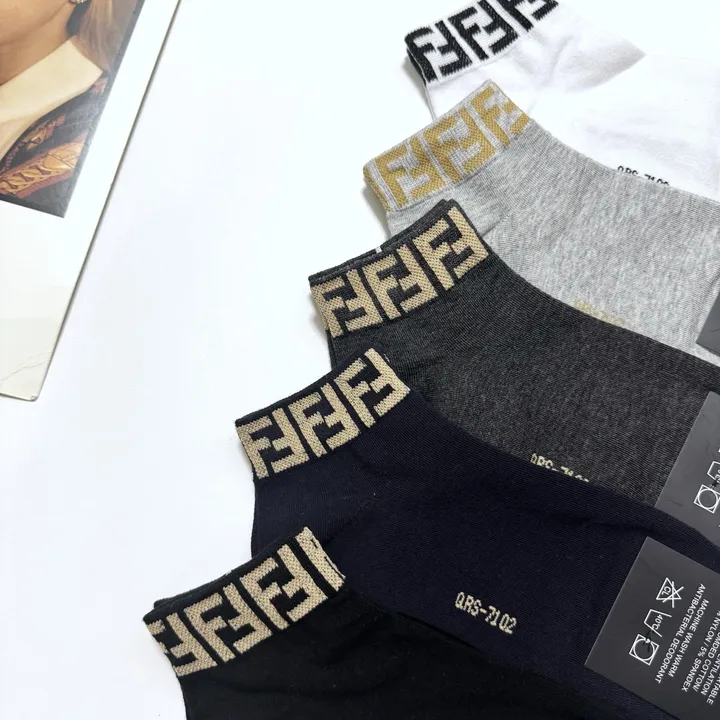 スーパーコピー フェンディ 靴下