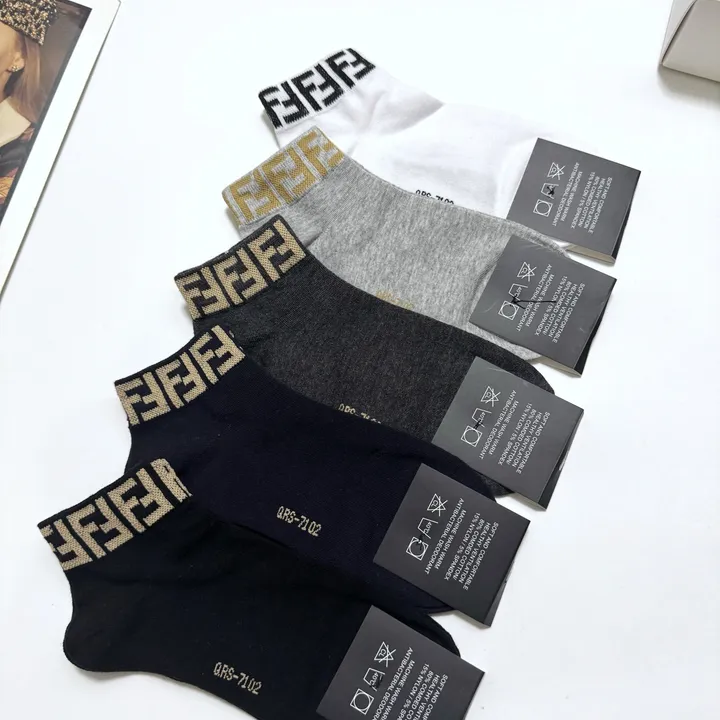 スーパーコピー フェンディ 靴下