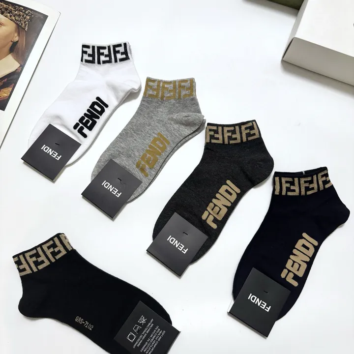 スーパーコピー フェンディ 靴下