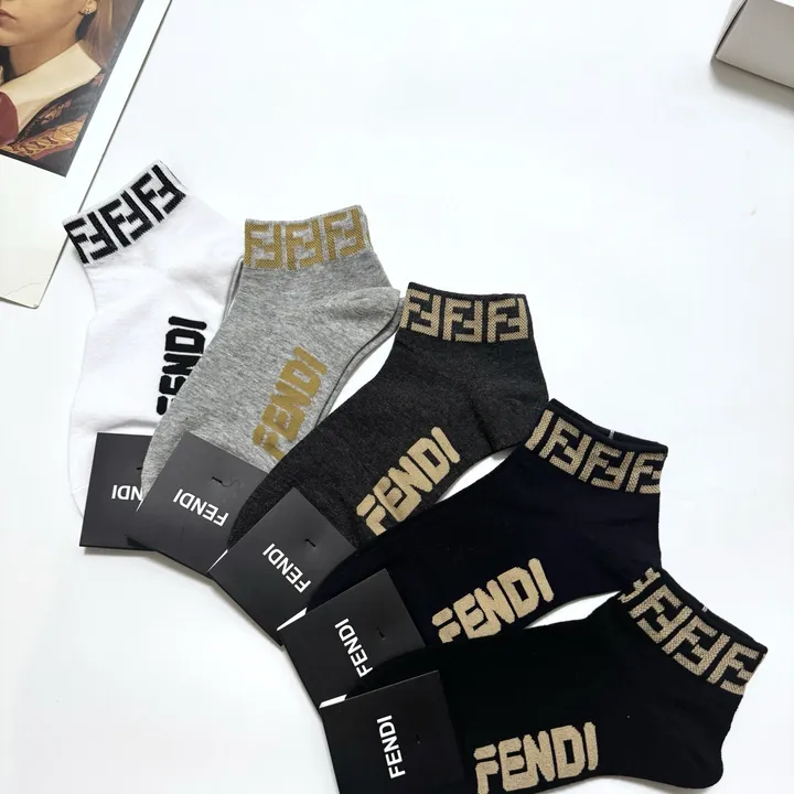 スーパーコピー フェンディ 靴下