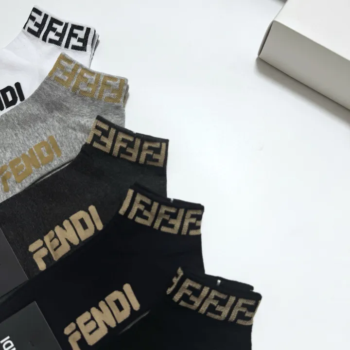 スーパーコピー フェンディ 靴下
