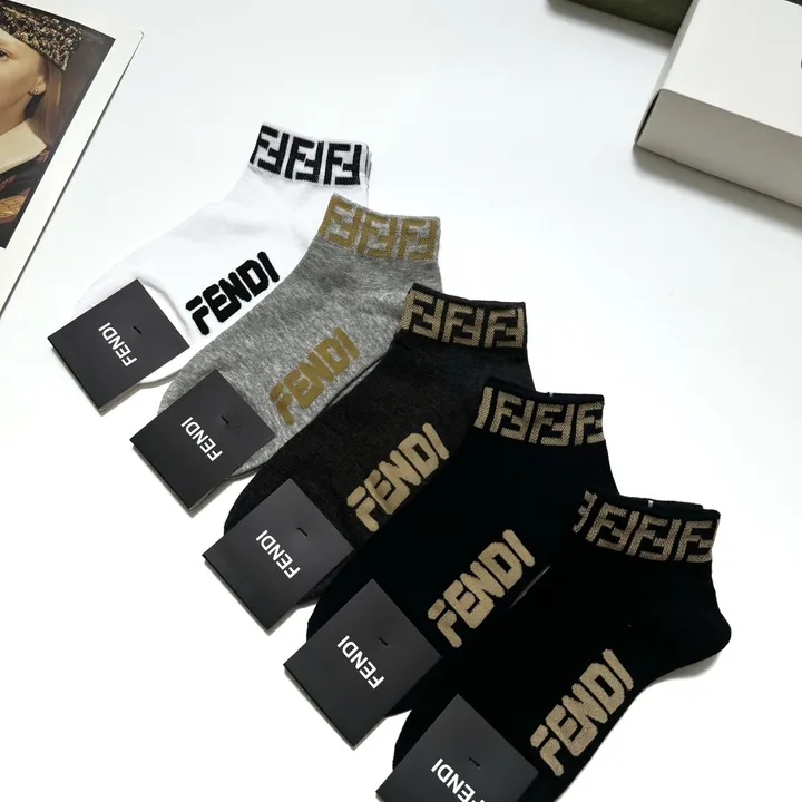 スーパーコピー フェンディ 靴下