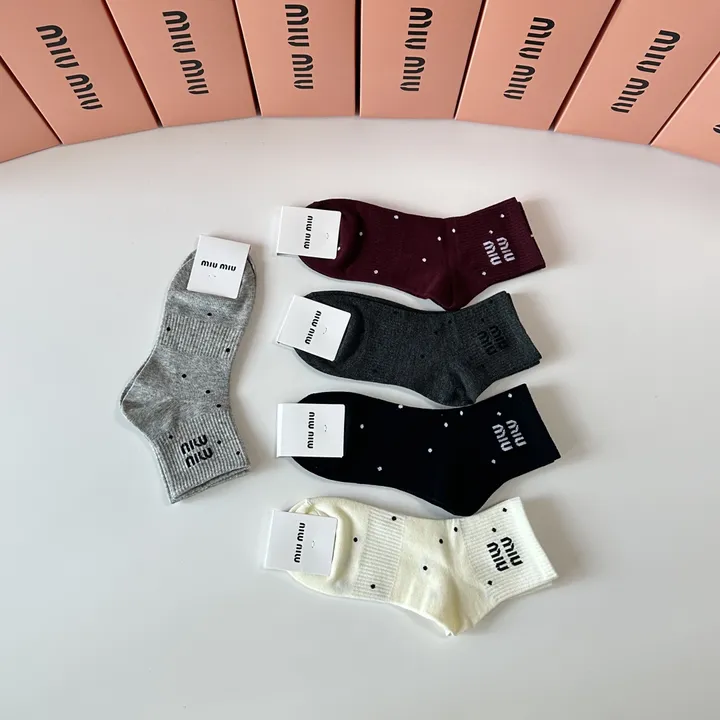 スーパーコピー ミュウミュウ 靴下