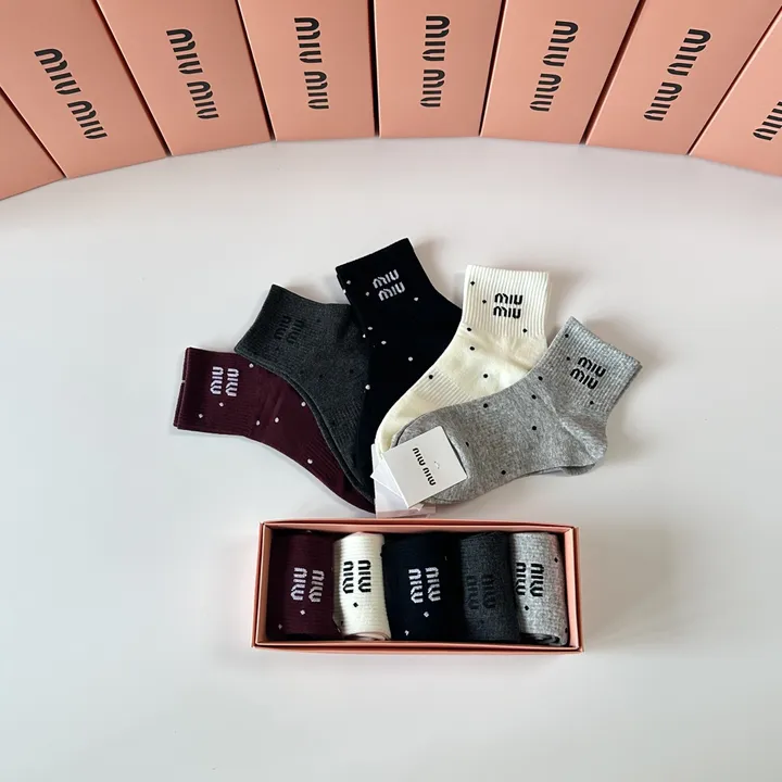 スーパーコピー ミュウミュウ 靴下