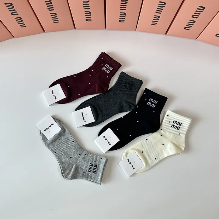 スーパーコピー ミュウミュウ 靴下