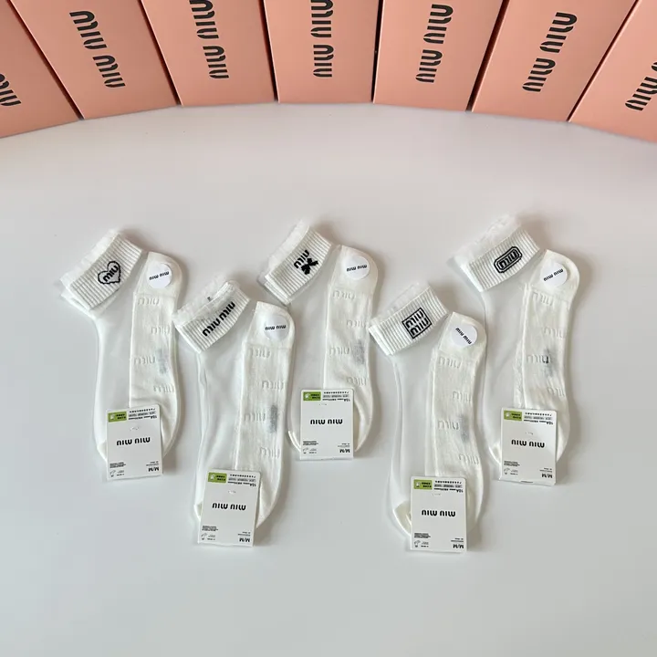 スーパーコピー ミュウミュウ 靴下