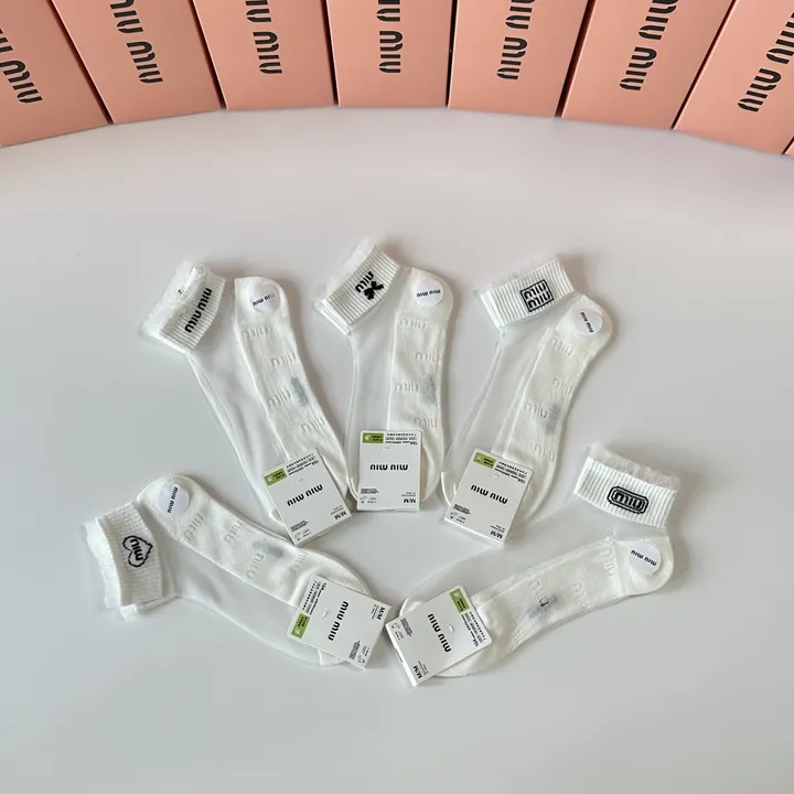 スーパーコピー ミュウミュウ 靴下