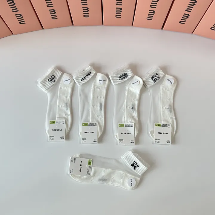 スーパーコピー ミュウミュウ 靴下