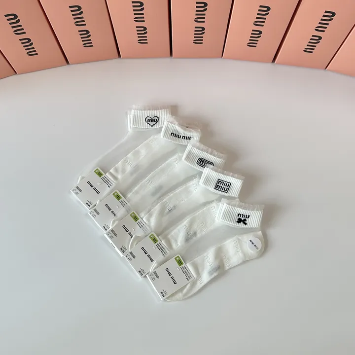 スーパーコピー ミュウミュウ 靴下