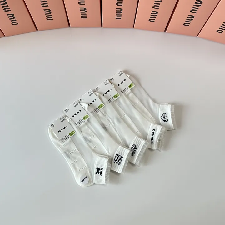 スーパーコピー ミュウミュウ 靴下