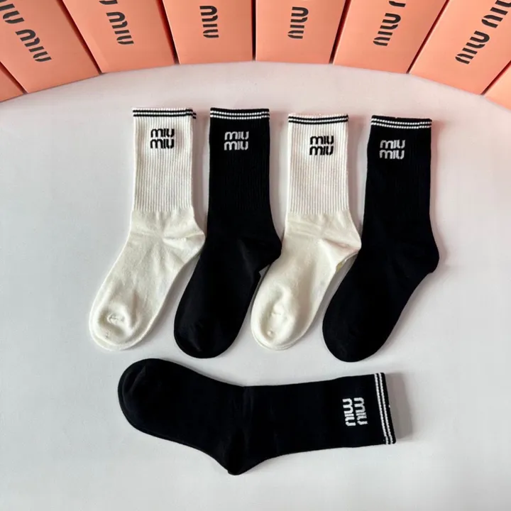 スーパーコピー ミュウミュウ 靴下
