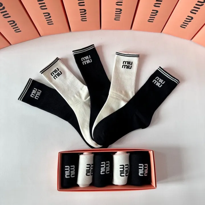 スーパーコピー ミュウミュウ 靴下