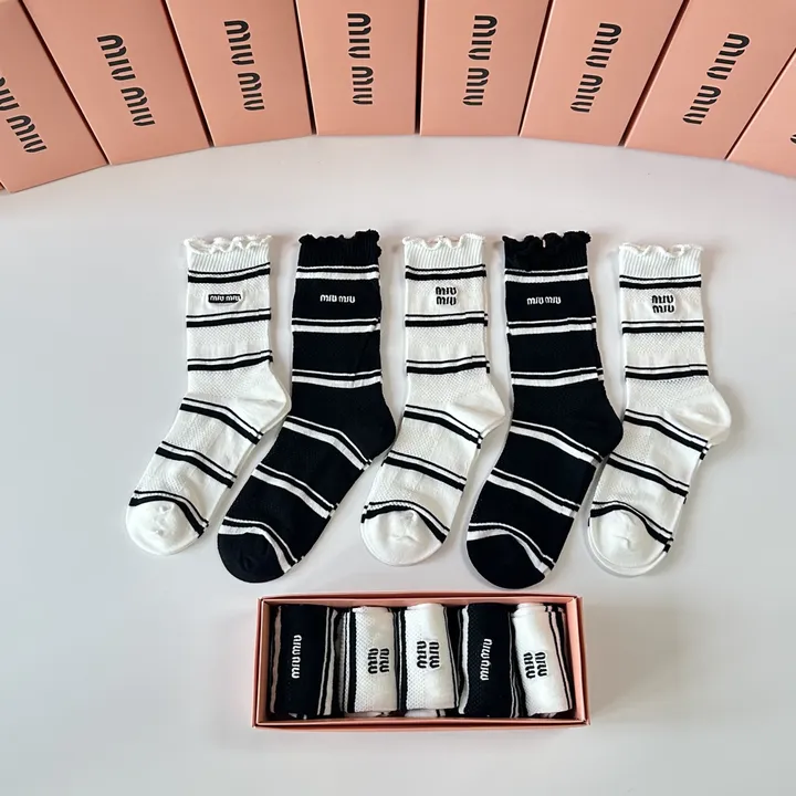 スーパーコピー ミュウミュウ 靴下