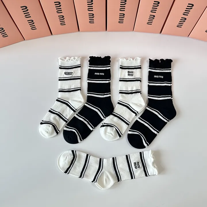 スーパーコピー ミュウミュウ 靴下