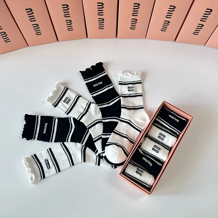 スーパーコピー ミュウミュウ 靴下