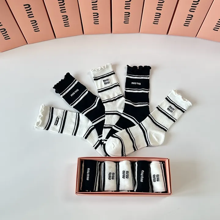 スーパーコピー ミュウミュウ 靴下