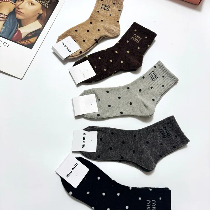 スーパーコピー ミュウミュウ 靴下